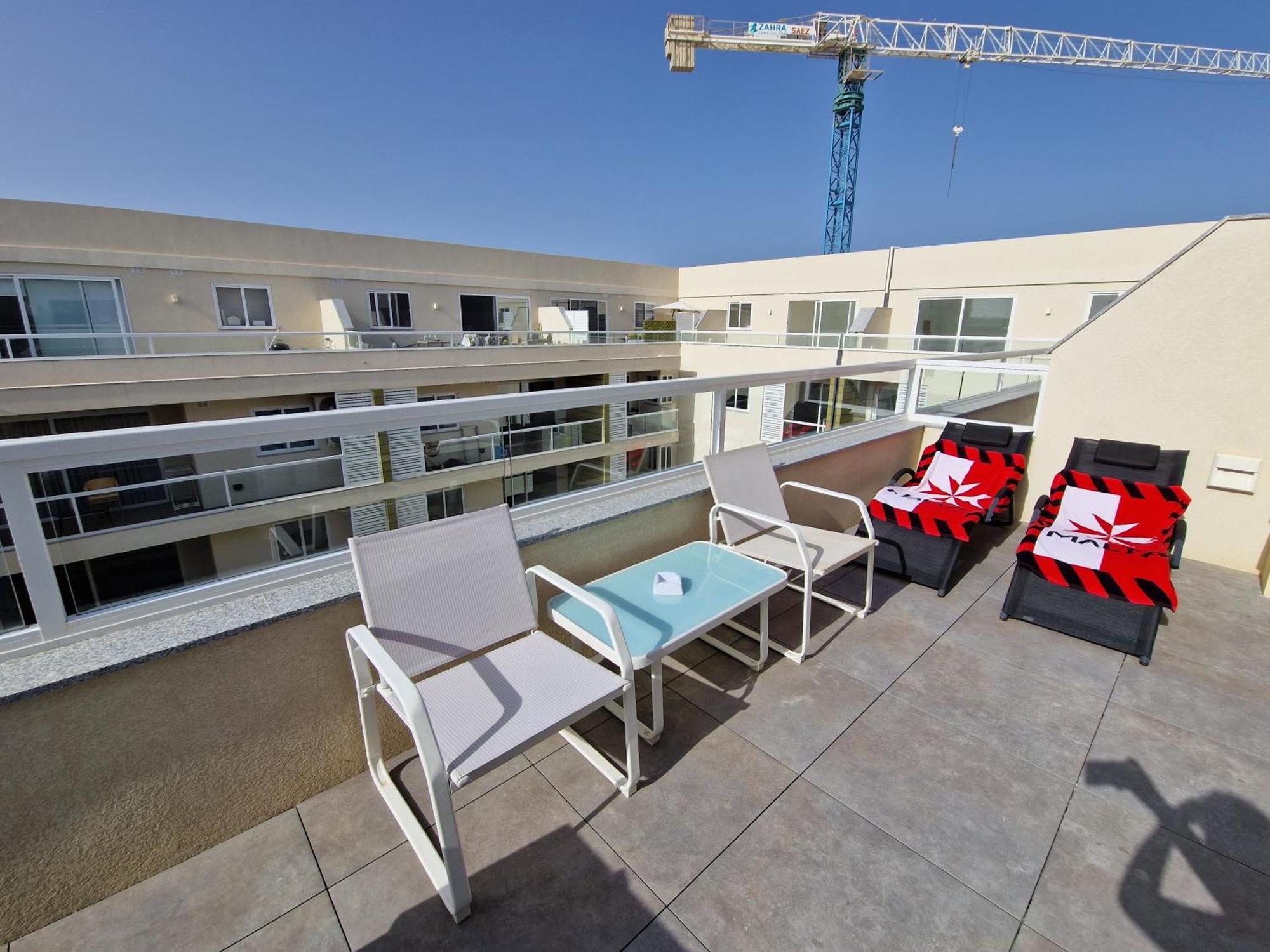 Appartamento Sea View New Penthouse Terrace & Garage Parking St. Paul's Bay Esterno foto