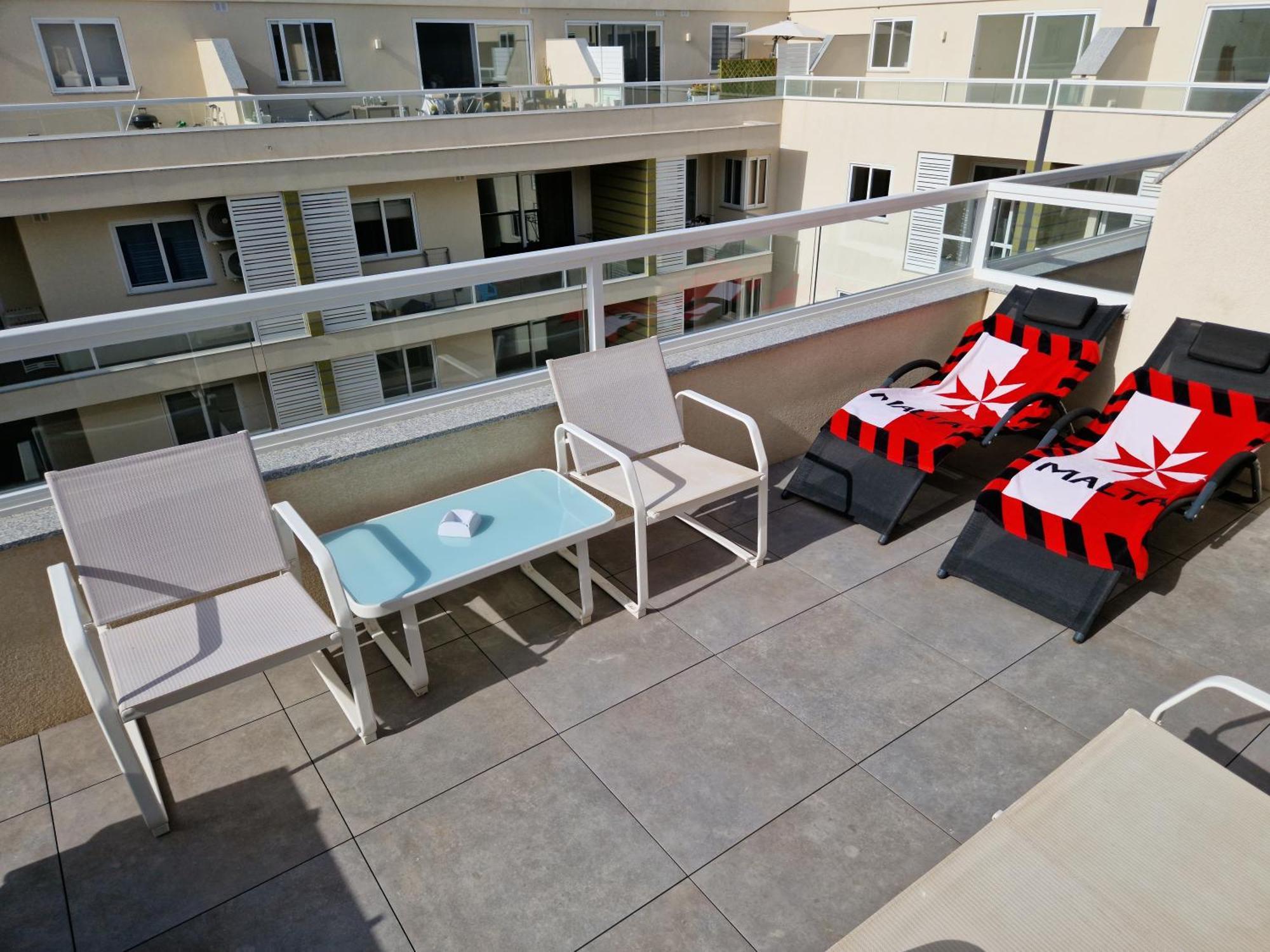 Appartamento Sea View New Penthouse Terrace & Garage Parking St. Paul's Bay Esterno foto