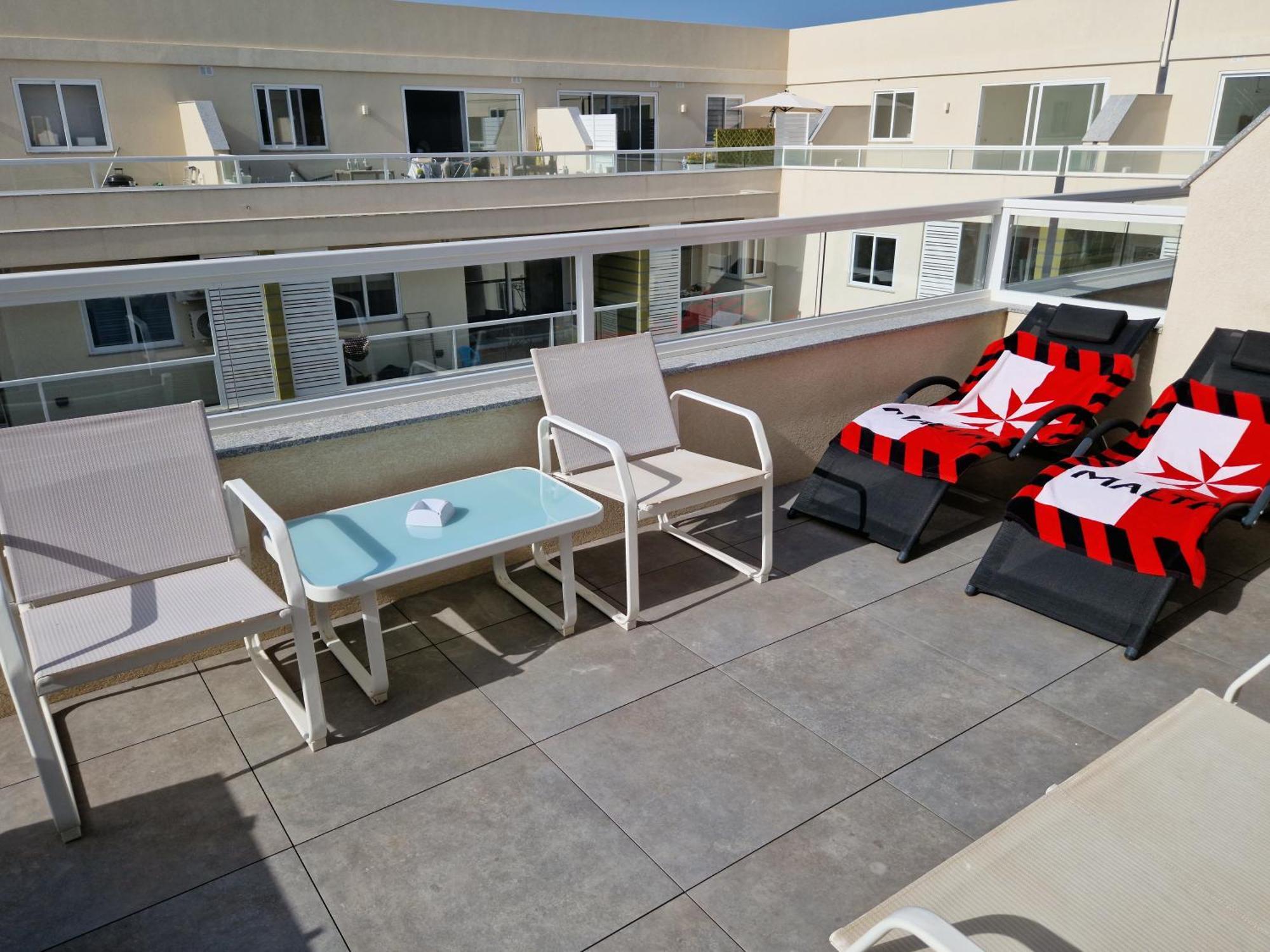 Appartamento Sea View New Penthouse Terrace & Garage Parking St. Paul's Bay Esterno foto