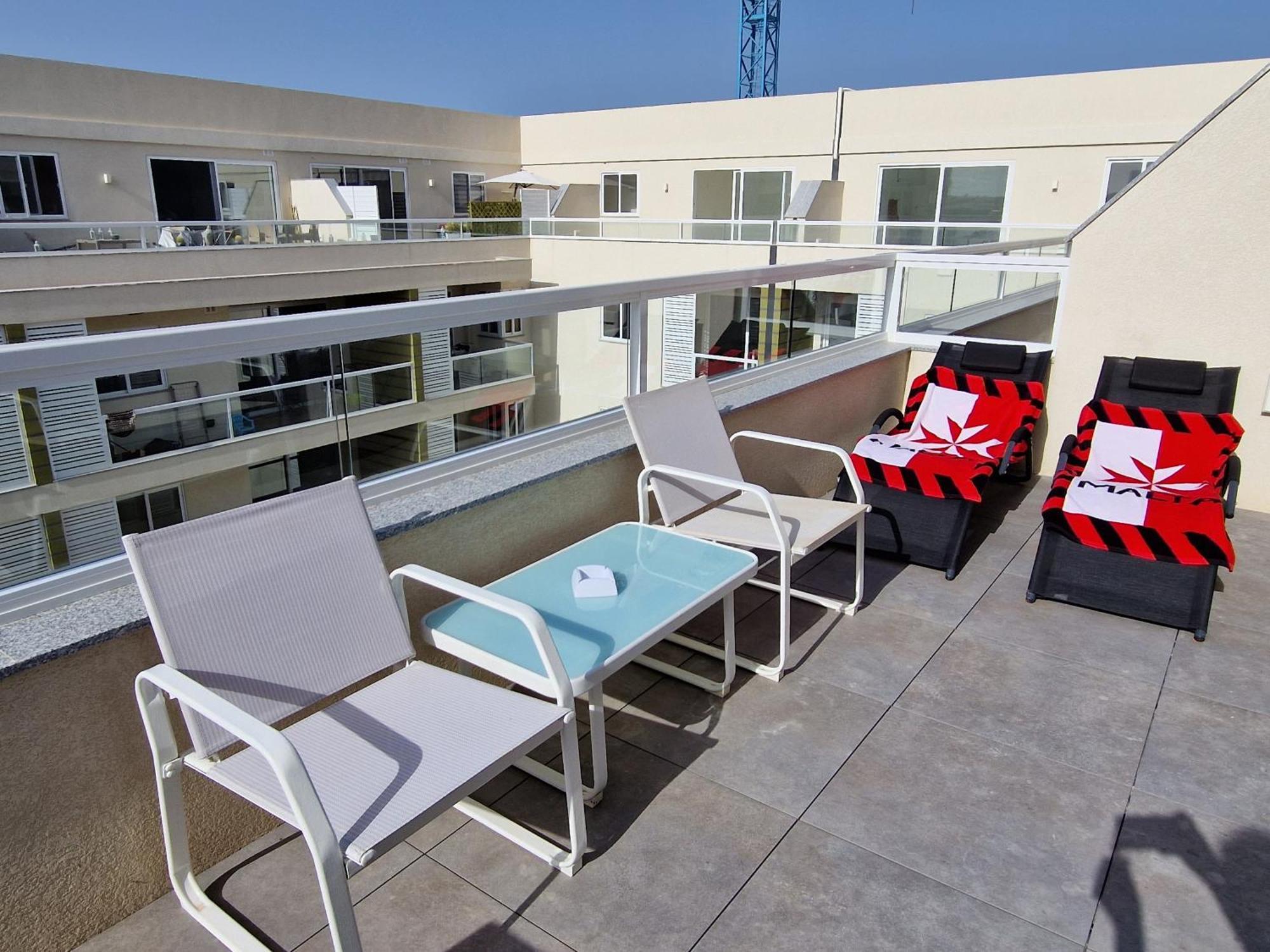 Appartamento Sea View New Penthouse Terrace & Garage Parking St. Paul's Bay Esterno foto